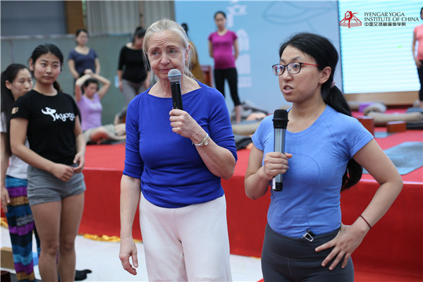 妇初级瑜伽梅州专业瑜伽教练培训中国艾扬格瑜
