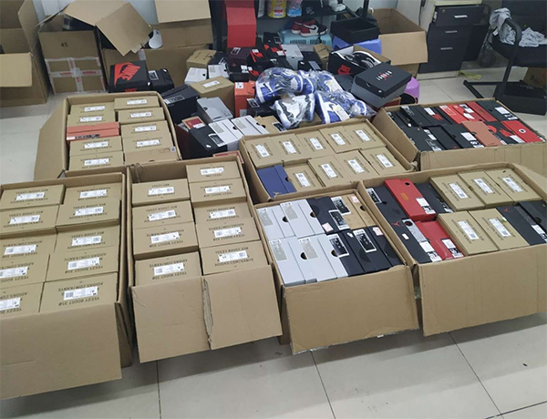 耐克滴塑跑步鞋品牌