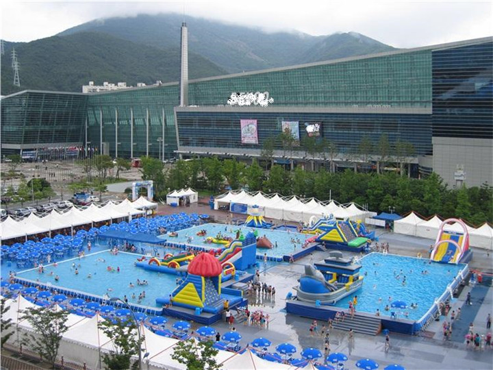 海边游泳充气滑梯蹦蹦床