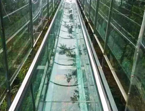 空中玻璃漂流施工器材