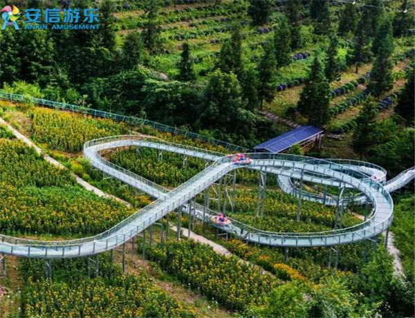 挑选景区玻璃水滑道漂流