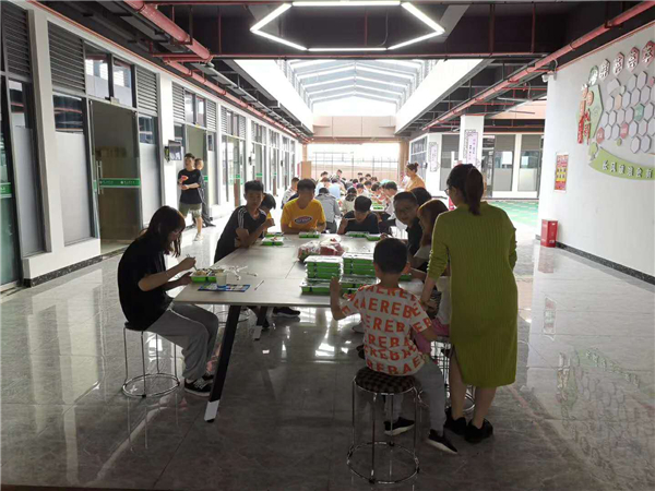 女生利美康职业技术学校的费用