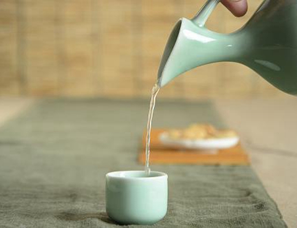 云南茅台镇纯粮酒多少钱一箱